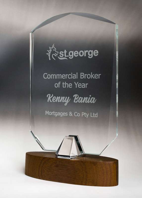 Base de cristal/madera