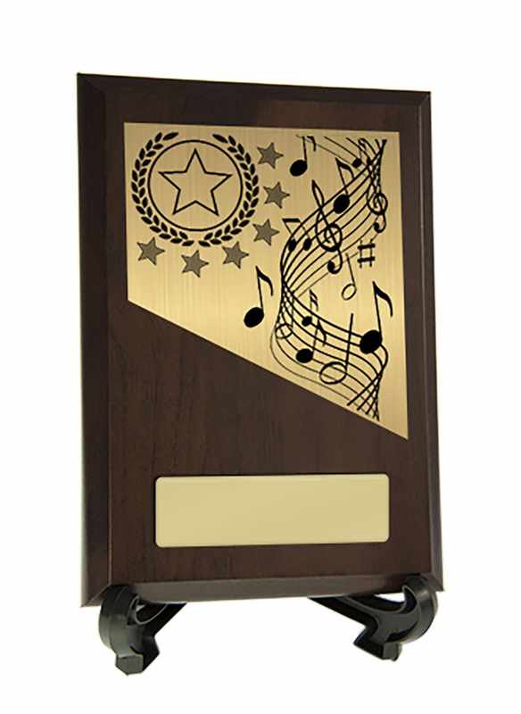 Placa con adornos musicales