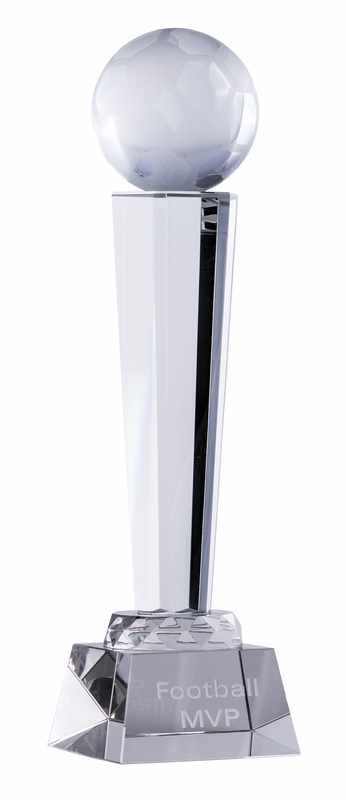 Balón de fútbol de cristal sobre soporte