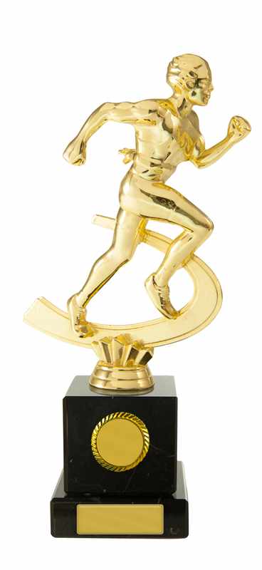 Figura masculina atlética sobre columna