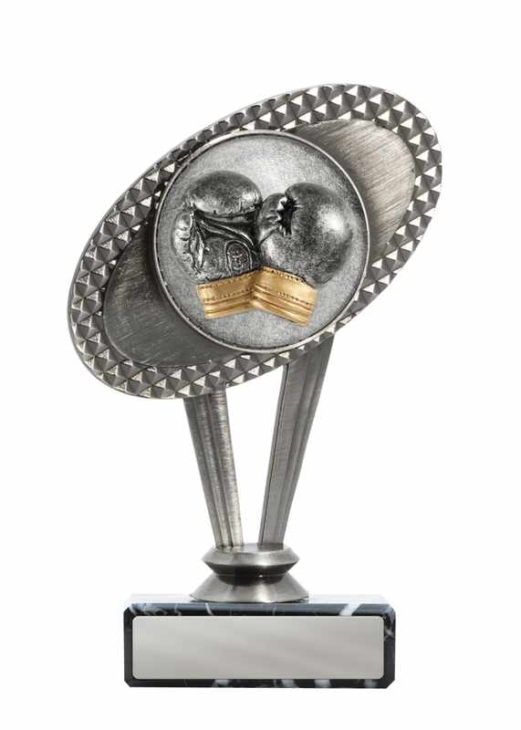 Figura de boxeo sobre base