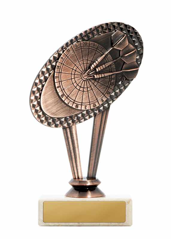 Tema de dardos de metal en la base